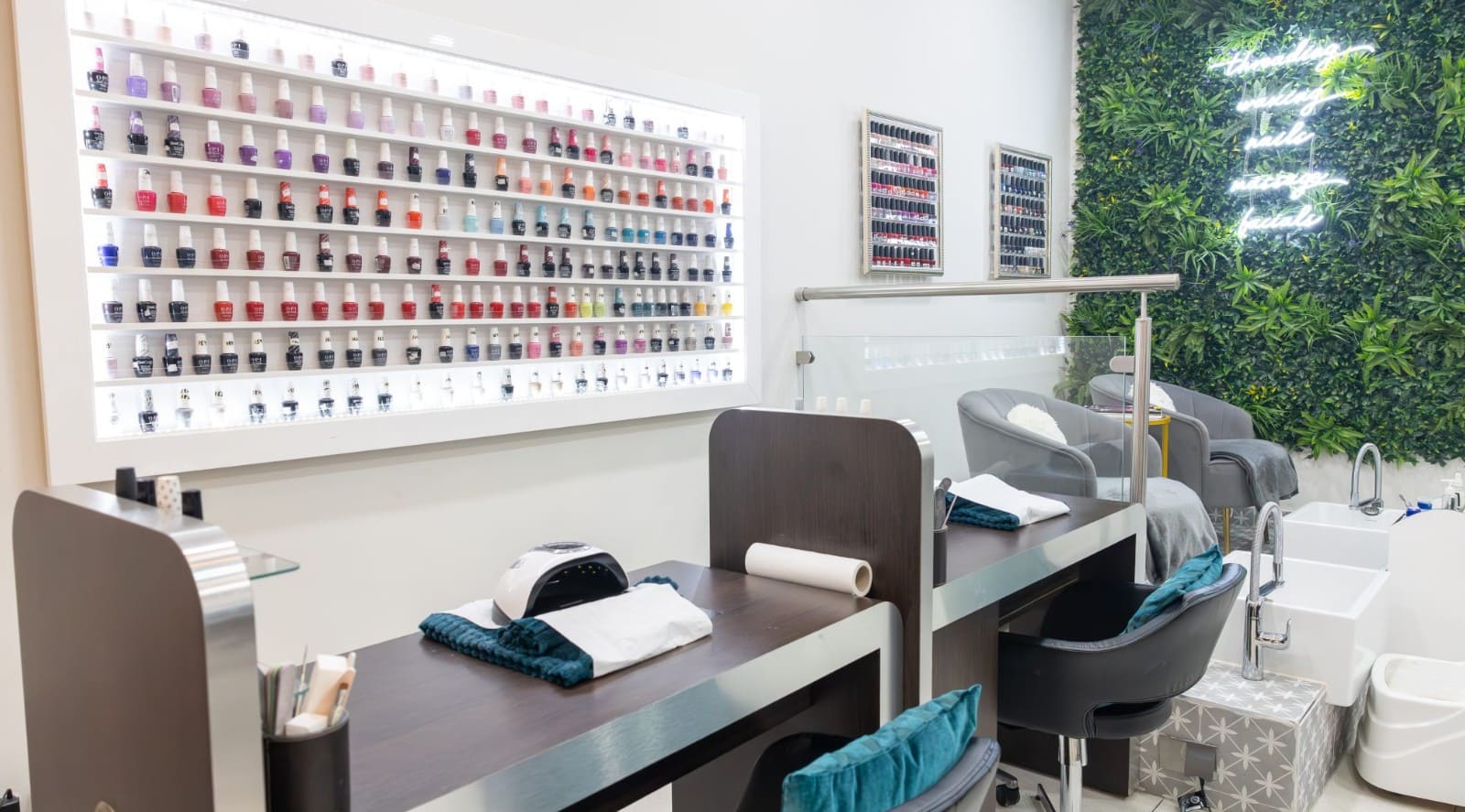 وقتی تورم، مدل رفتاری بانوان در سالن_ های زیبایی را تغییر می_ دهد، خودکفایی در خانه یا کاهش سرویس