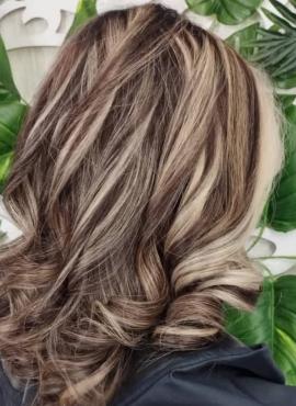 سالن زیبایی الهام کریم خانی در مرزداران